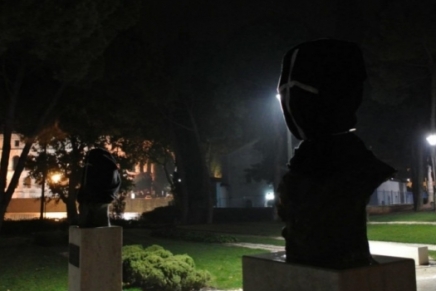 Titov park u Puli: biste boraca sa crnim platnenim vrećama na glavama