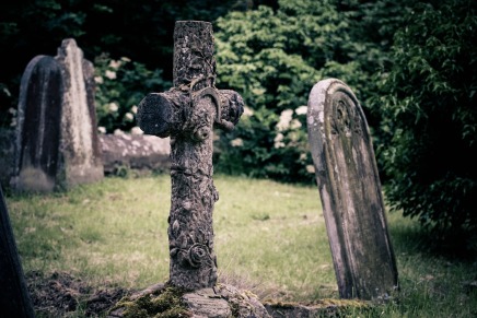 Robert Frost: Na zapuščenom groblju